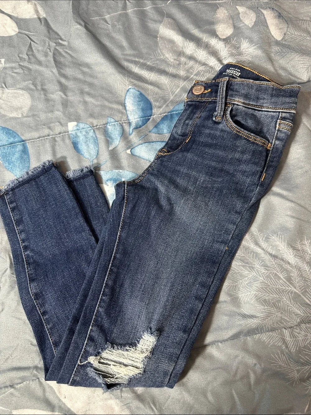 EUC Old Navy Dark Blue Distressed Girls Rockstar Jeggings Sz 7